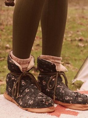 THE DOWN QUILTED PUFFER SLIPPER.